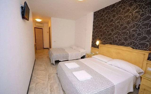Hotel Clinton