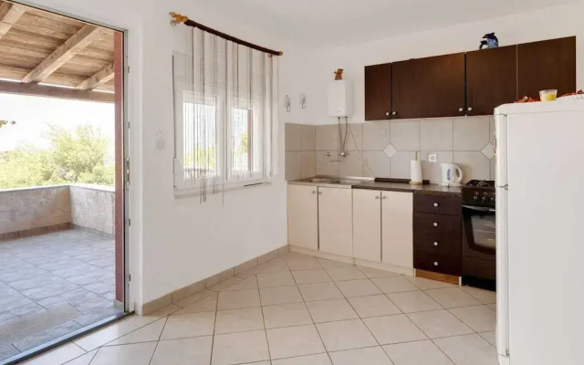 Cosy Holiday Home in Jasenice Rovanjska with Sea Nearby