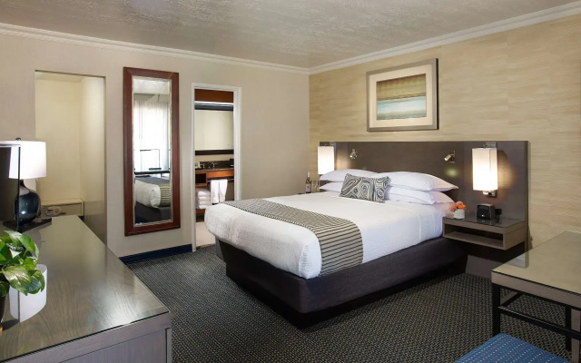 West Beach Inn, a Coast Hotel