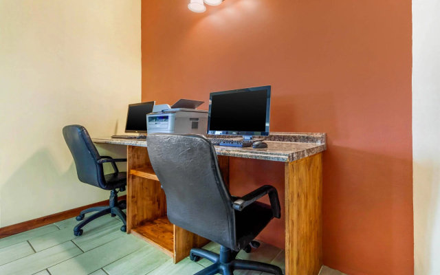 Econo Lodge Inn & Suites Brookings