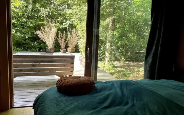 Houten bosvilla met sauna en 2 slaapkamers