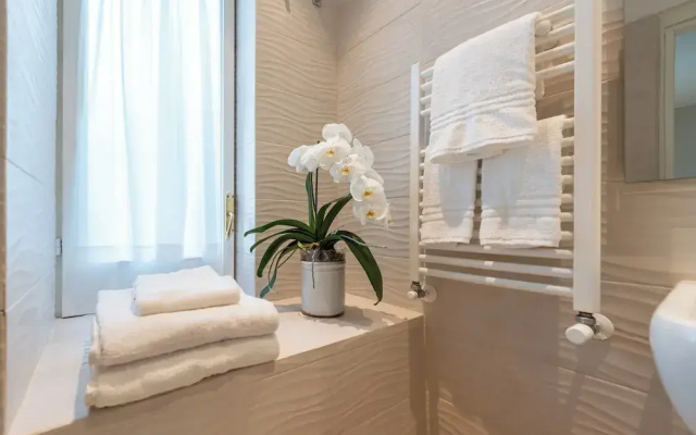 Six Luxury Room