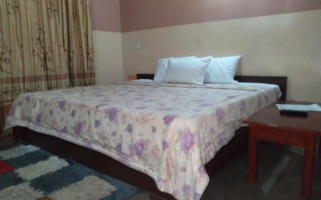 First Laurel Hotel & Suites