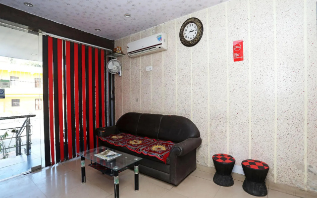 OYO 10413 Hotel Royal Plaza