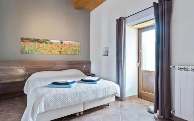 Gorgeous Mansion in Ripabottoni With Swimming Pool