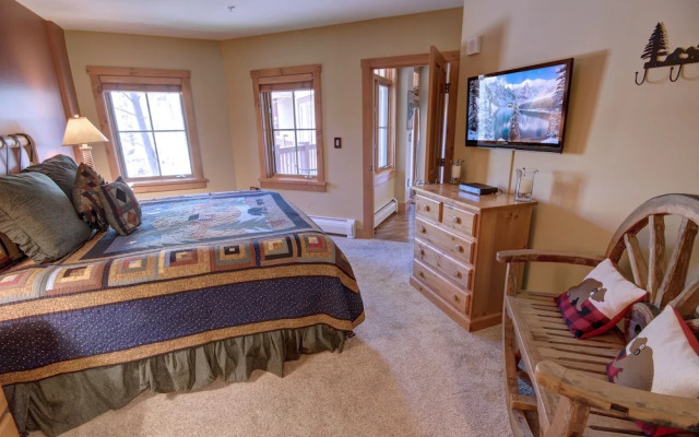 Expedition Station 8590 by SummitCove Vacation Lodging