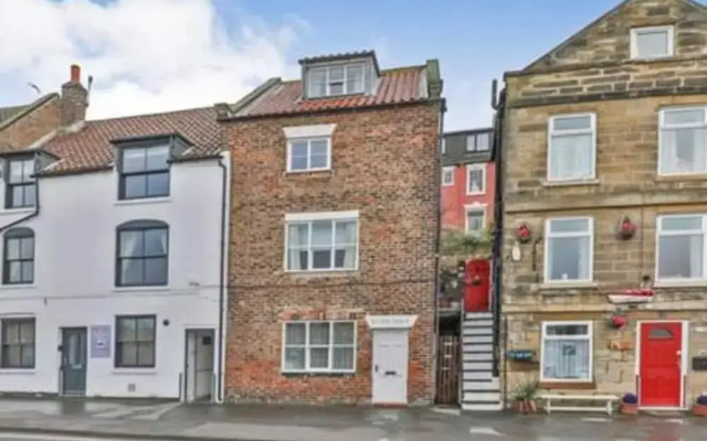 Laverick Steps Stunning Views of Whitby Habour