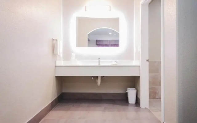 Palace Inn Beltway 8 and Westview