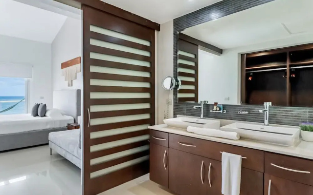 Casa Bali 2 Bedroom Condo by Redawning