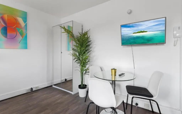 Exeter City Centre Apartments Stoop Apartment