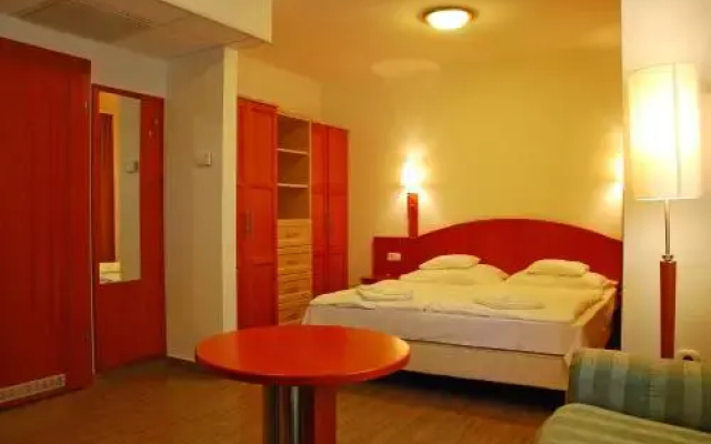 Szonyi Garden Hotel Pest