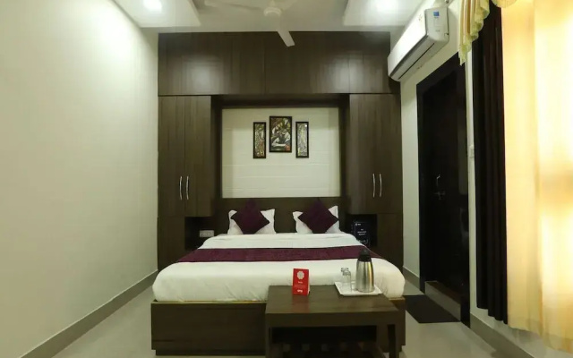 OYO 10472 Hotel Queen
