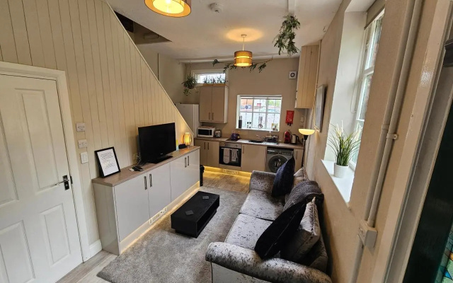 Carlisle Central, Cute Studio Appt, the Cupboard (Adults Only)