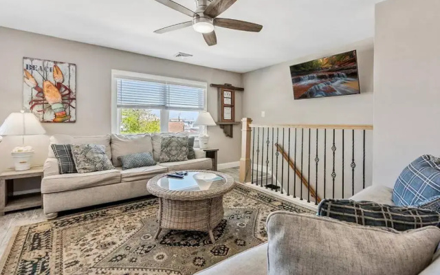 Close to AC Steps to Beach Parking