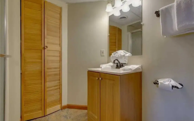 Smoky Mountain Dreams - Three Bedroom Cabin