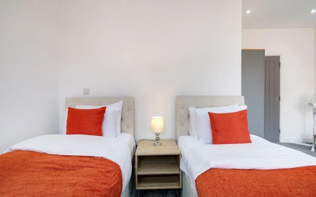Newly Converted 2BDR 1BA APT in Hounslow