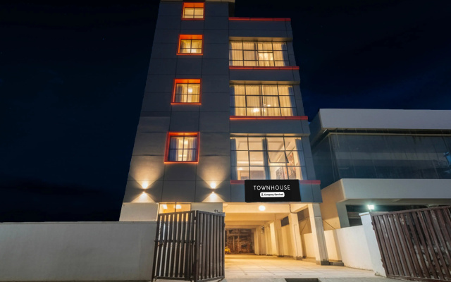 Townhouse Oak Kamineni Bus Stop