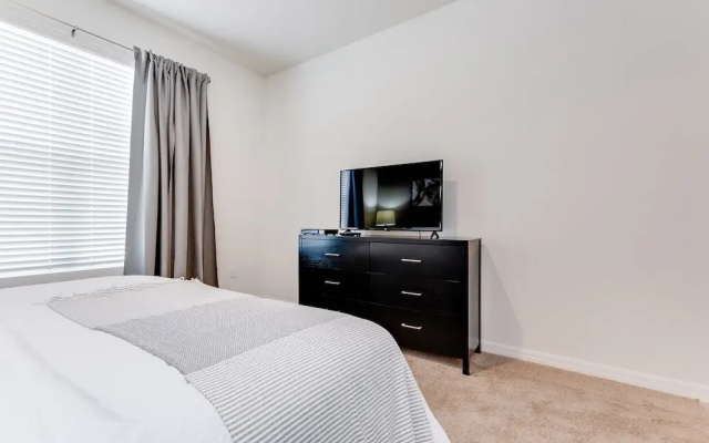 5280oak Luxury Ne 6 Bedroom 4.bath Home
