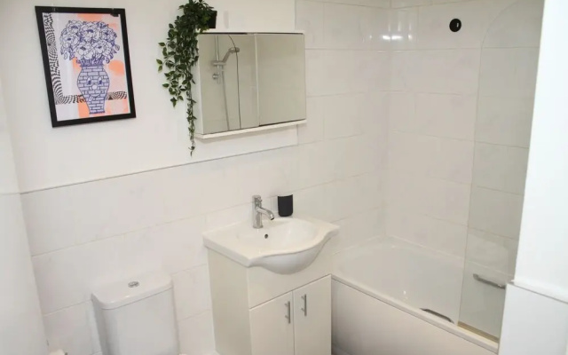 3 Beds 2 Baths Oxford Circus