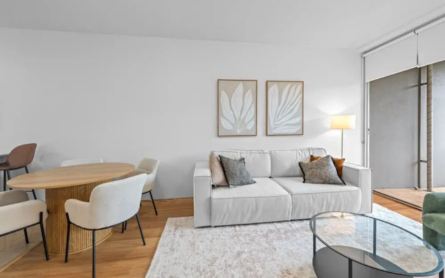 Modern Southbank Parklands Apartment Retreat