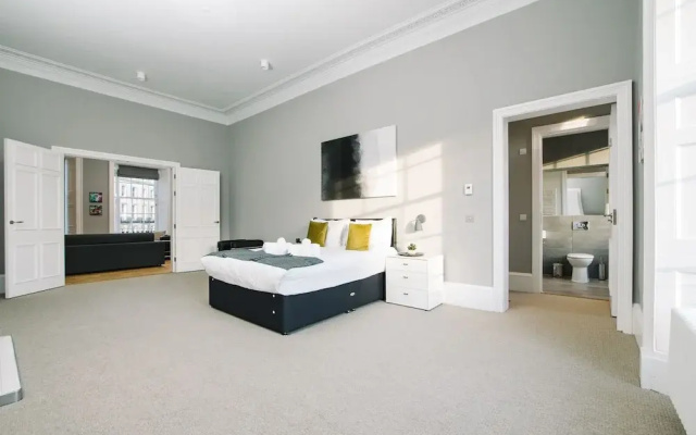 JOIVY Apartments - Huge 5* Georgian Apartment - Great Location