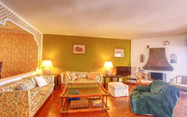 1079 - Frontline Puerto Banus Apartment