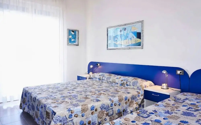 Seaside Sunny Stay With Solarium