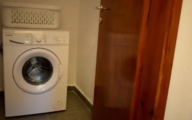 Apt - Sleeps 4 - Pets Ok - Parking - Balcony
