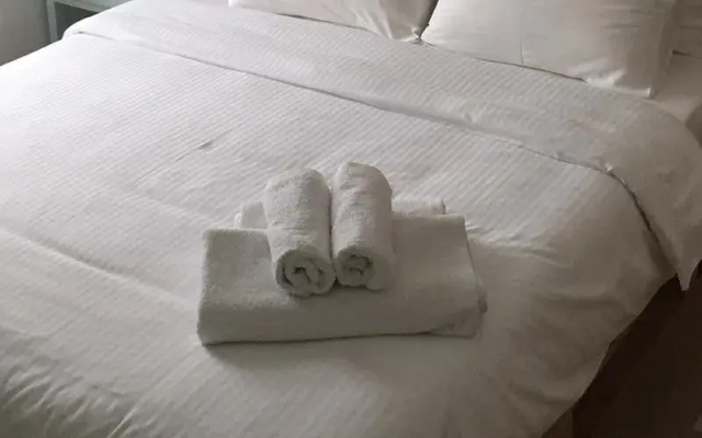 Saki Alaçatı Otel & Meyhane