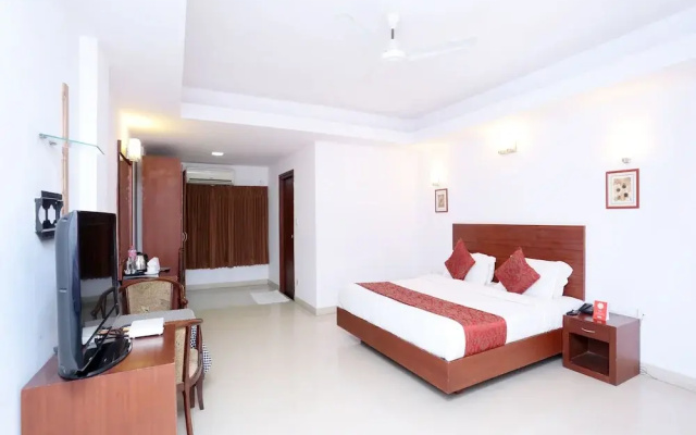 Oyo 15992 Central Hotel