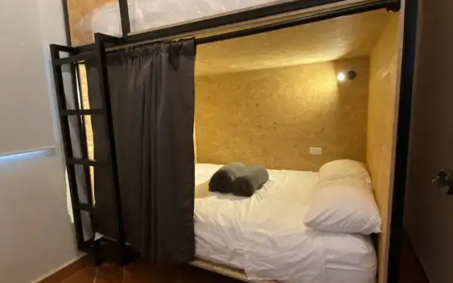 banana hostel