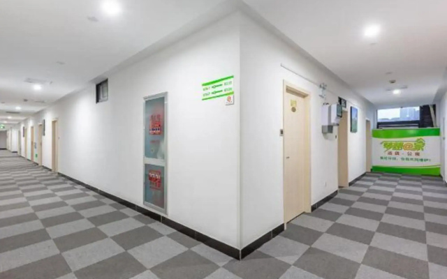 Dream Aijia Hotel (Hangzhou Linping Yintai subway station store)