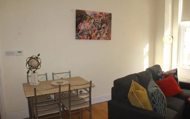 Beautiful 2 bedroom apartment in central Bath