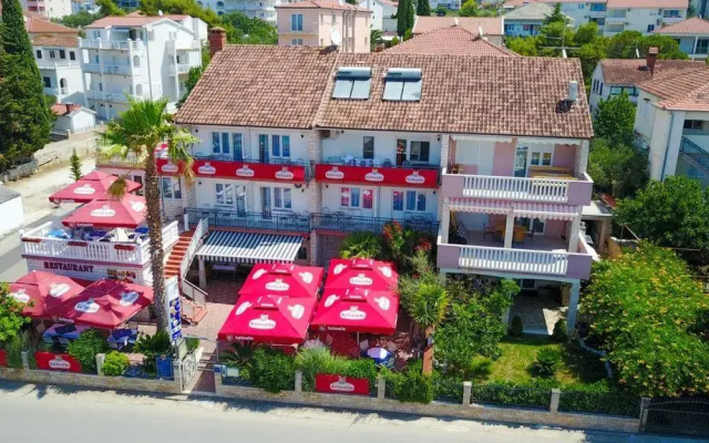 Villa Okruk-10 meters away from the beach
