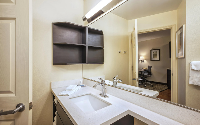 Candlewood Suites Indianapolis by IHG