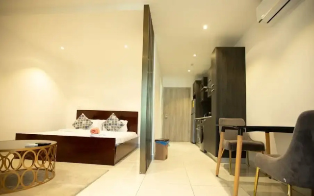 Lennox Luxury Suites by Cozy