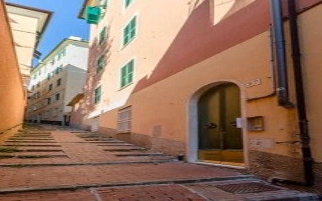 Отель Hintown Castelletto City Генуя вид на фасад