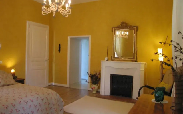 Logis de Guitres - Chambres dHotes