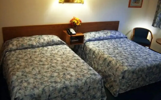 Tall Pines Motel