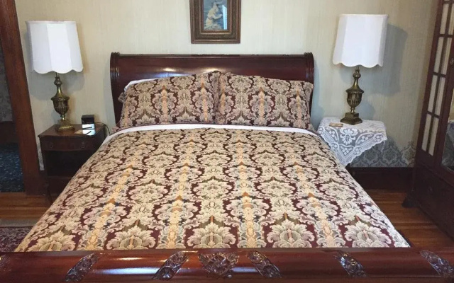 Bread & Roses Inn