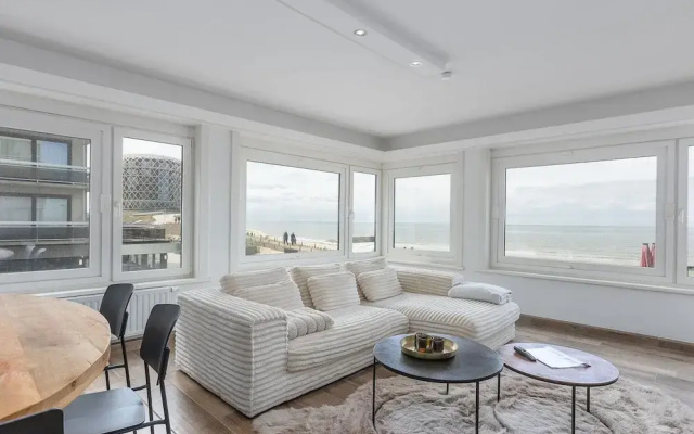 Corner Apartment With Phenomenal sea View