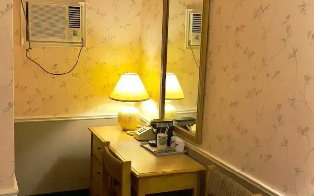 Adams Motel
