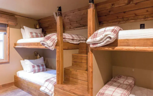 BIG Bear DEN #2152