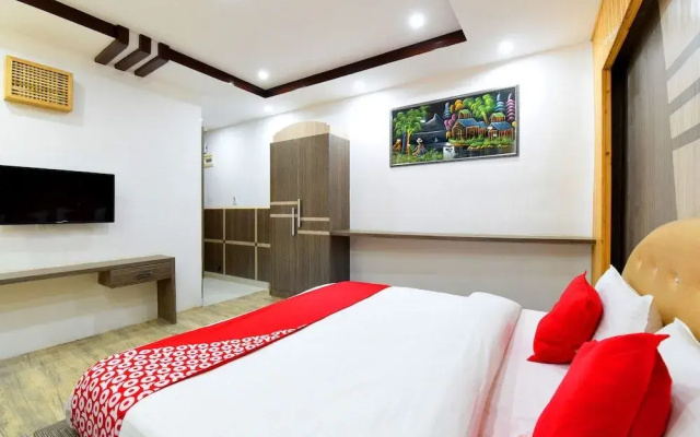 OYO 14177 Hotel HHH