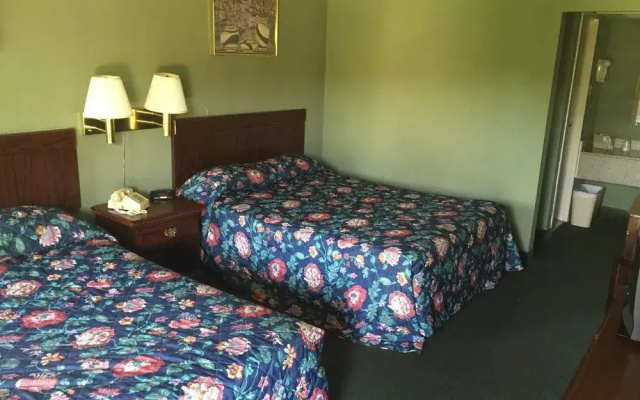 Red Carpet Inn & Suites - Muncie