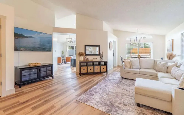 Modern Western Retreat Pet-friendly 4bed/2bath