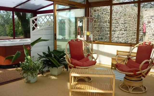 Hôtel Les Voisins Beaucemaine