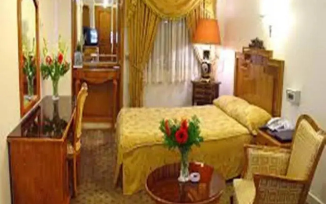 Aryo Barzan Hotel