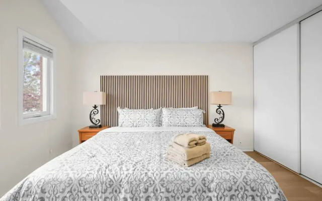 Newly Renovated 3BR in Whitby Family-friendly