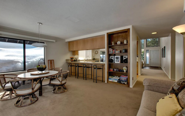 Spacious Riverfront - 3 Br Home